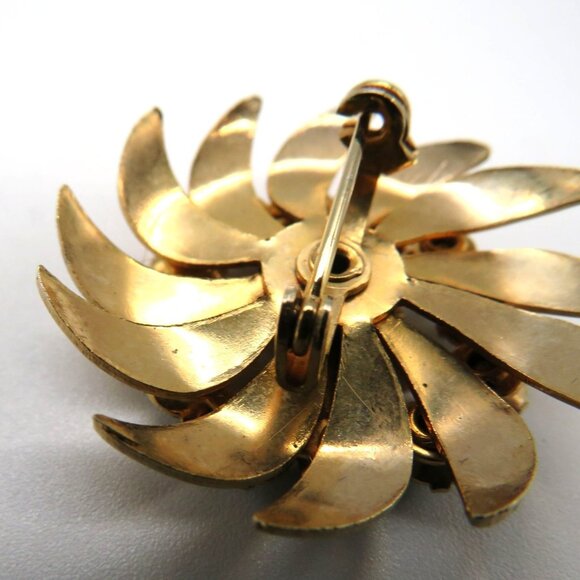 Vintage Brooch Floral Gold Tone Rhinestone Swirl Flower Petals Pin - Picture 5 of 15